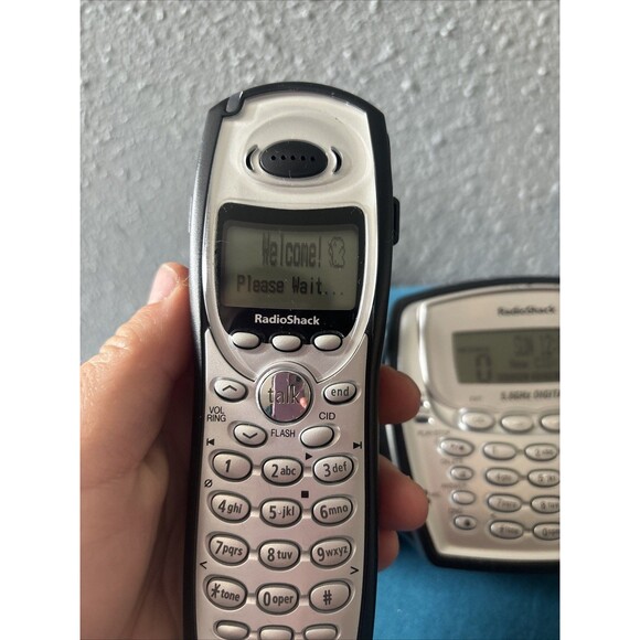 RadioShack 5.8 GHz Cordless Phone with Caller ID-Digital Answering System - Picture 4 of 15